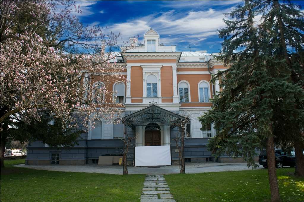 slika muzeja od zunaj, spredaj
